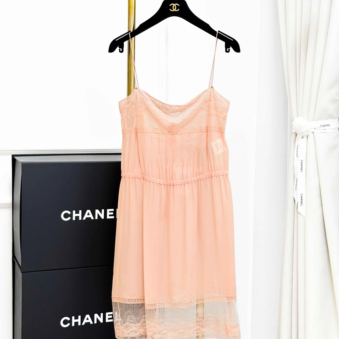 99新 Chanel/香奈儿  38码 粉色 蕾丝边 吊带 上衣