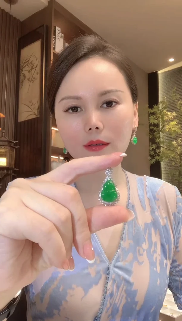吊坠(不含链)18K金镶嵌翡翠C33