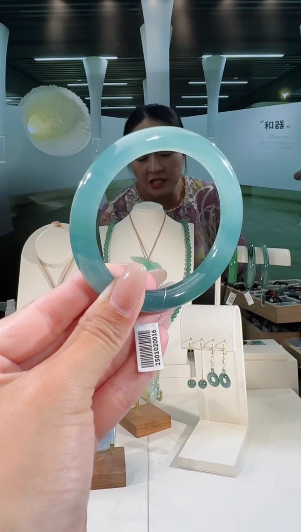 翡翠手镯未镶嵌58圈