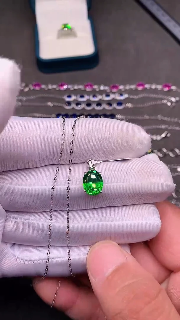 【闪购商品】石榴石（沙弗莱）颈饰银S925镶嵌........