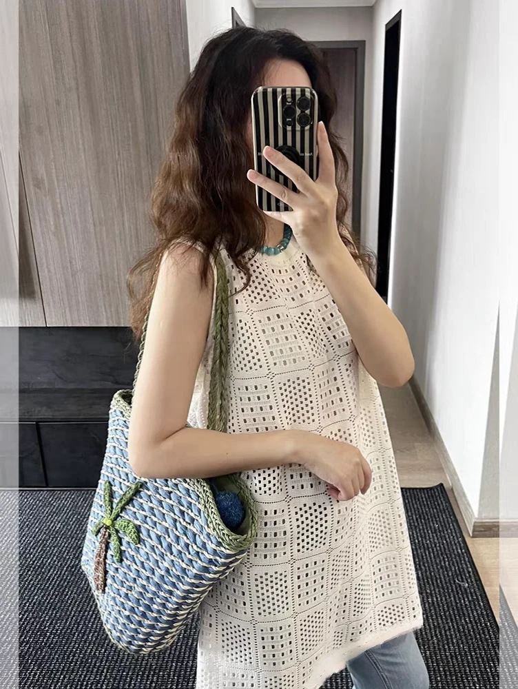 7718白色方块镂空没吊牌针织衫