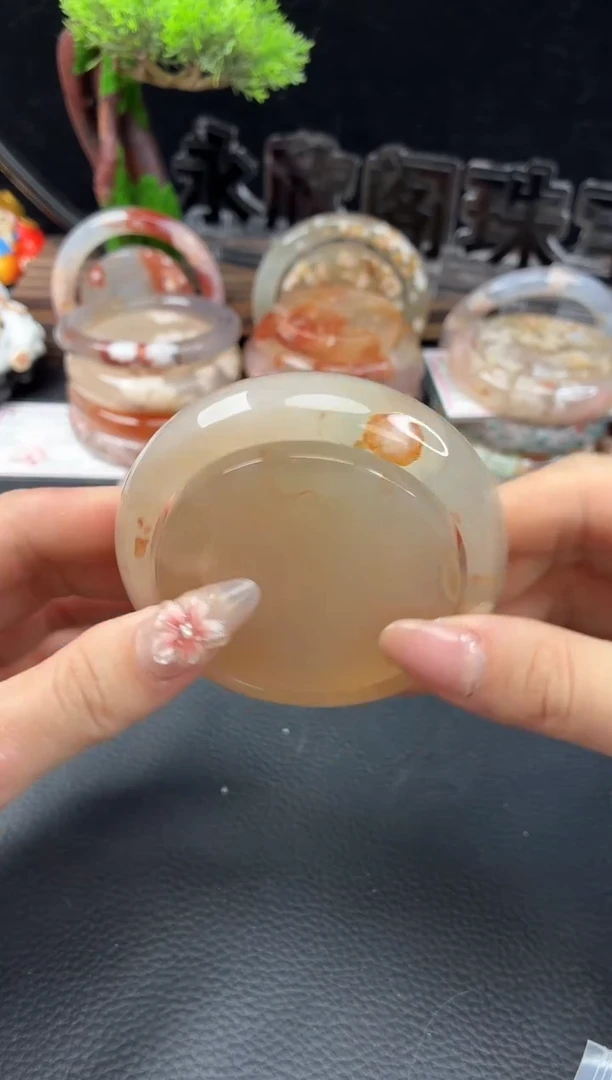 未镶嵌手镯（圆镯）石英质玉56