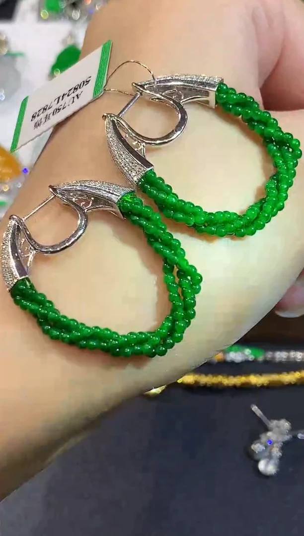 18K金镶嵌翡翠耳饰CM多样性发其一