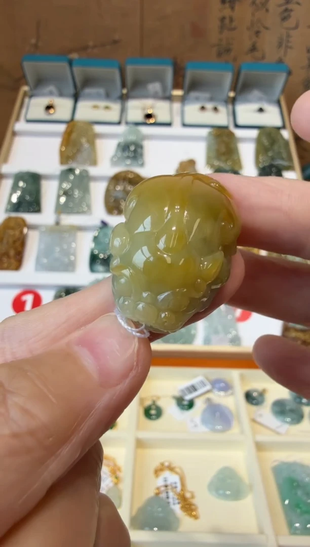翡翠挂件未镶嵌A货翡翠多样性孤品