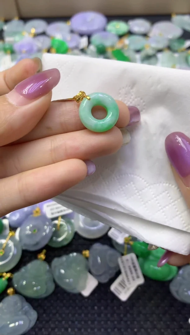 颈饰未镶嵌翡翠天然缅甸翡翠A货