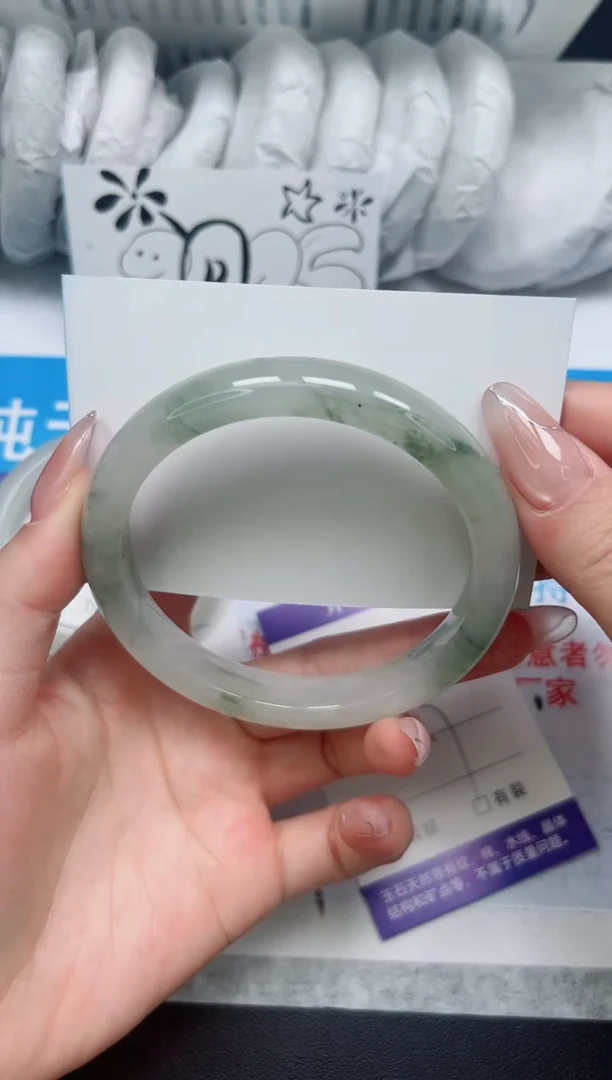 【闪购商品】石英质玉手镯未镶嵌32