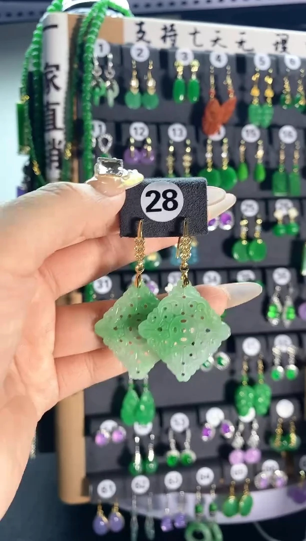 【闪购商品】翡翠耳饰银S925镶嵌28....