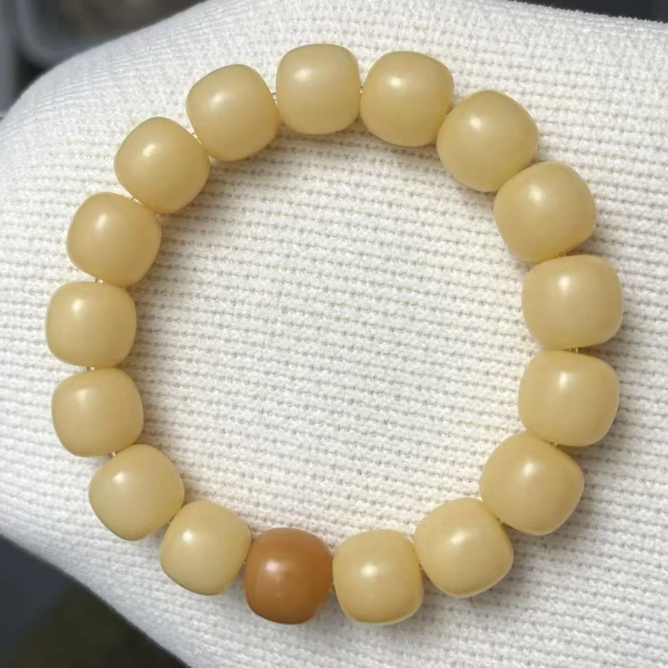 奶黄色老型桶姜撞奶手串    D-A576040