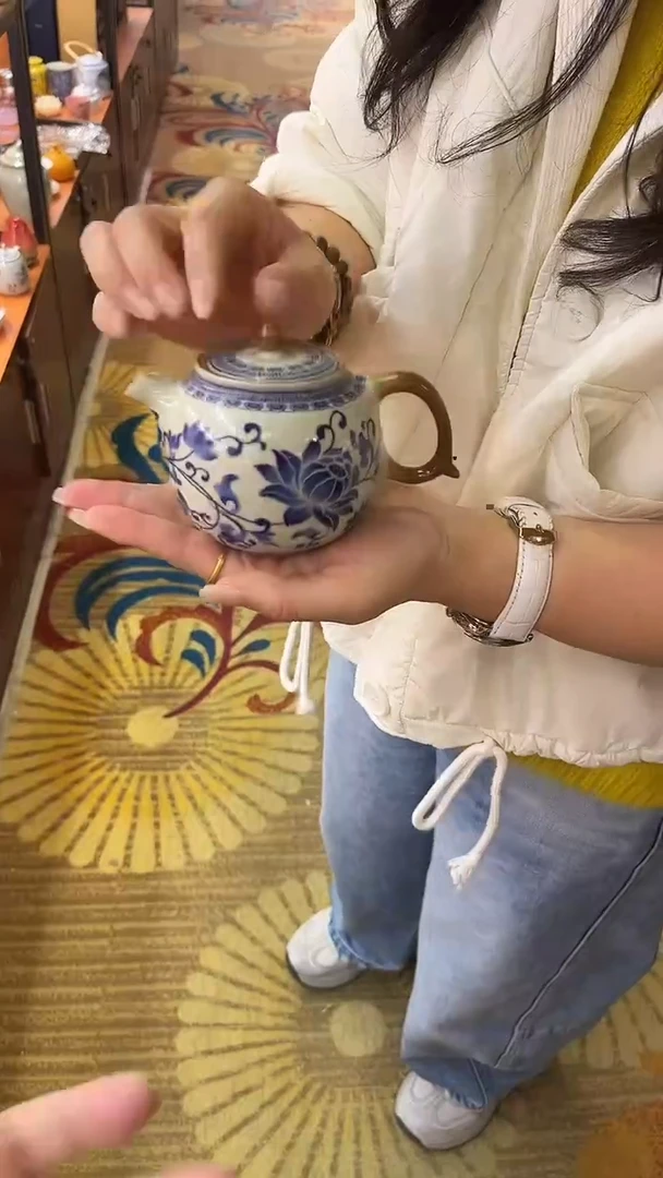 其他         茶具D