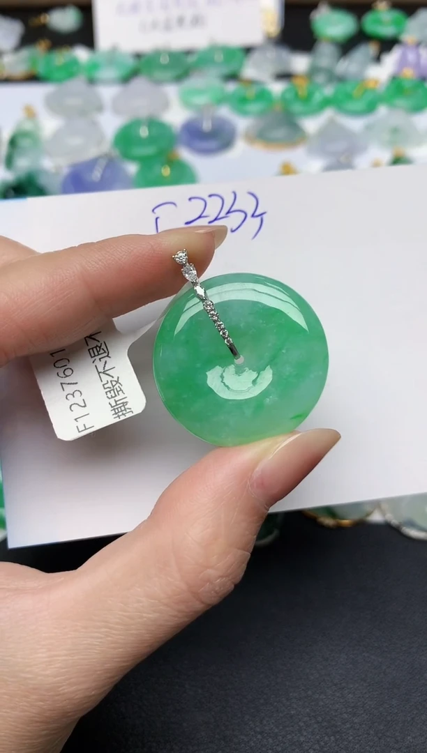 颈饰18K金镶嵌翡翠天然缅甸A货翡翠百元以上9元证书费自理
