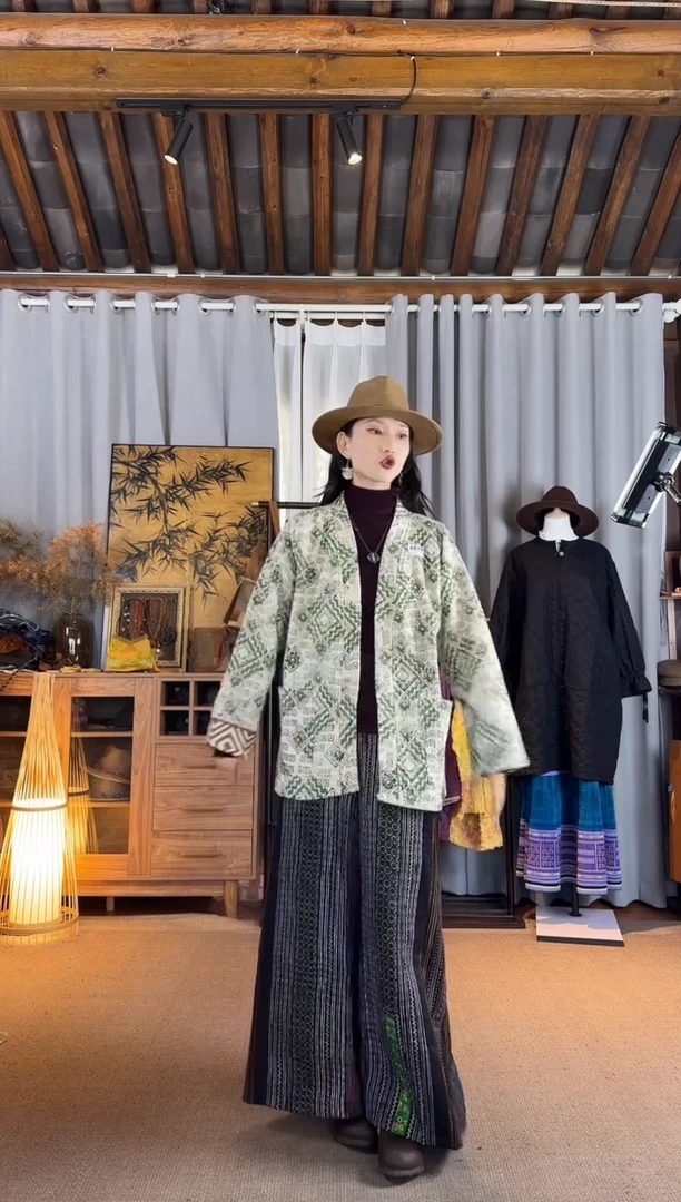 设计师款白色绘画对襟外套