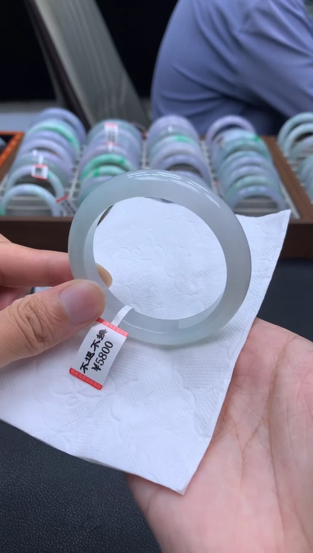 未镶嵌天然A货手镯定制翡翠现场买断