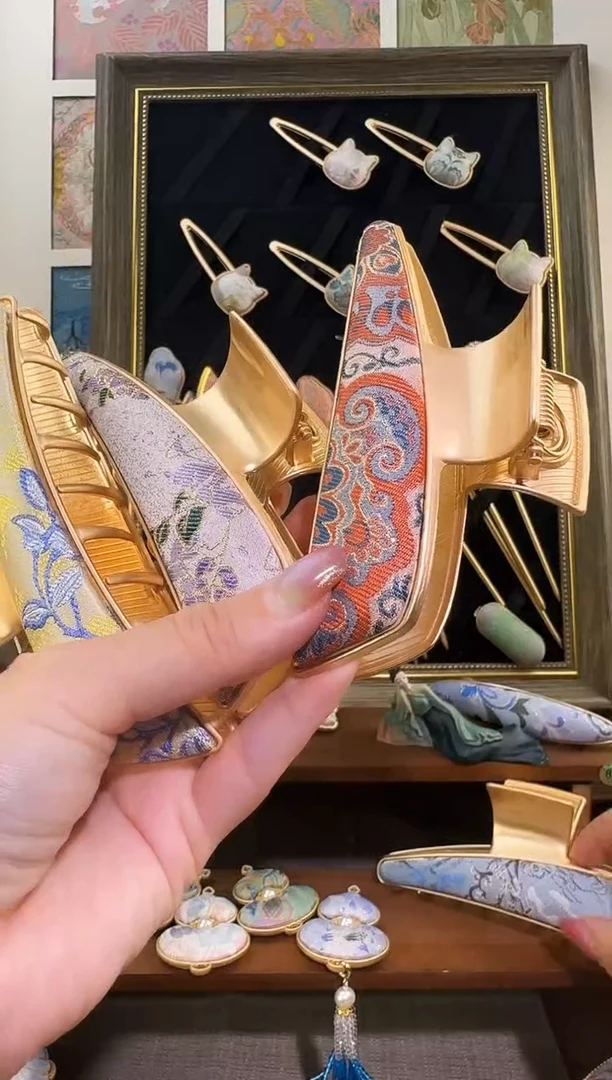 无铁合金大抓夹紫藤花