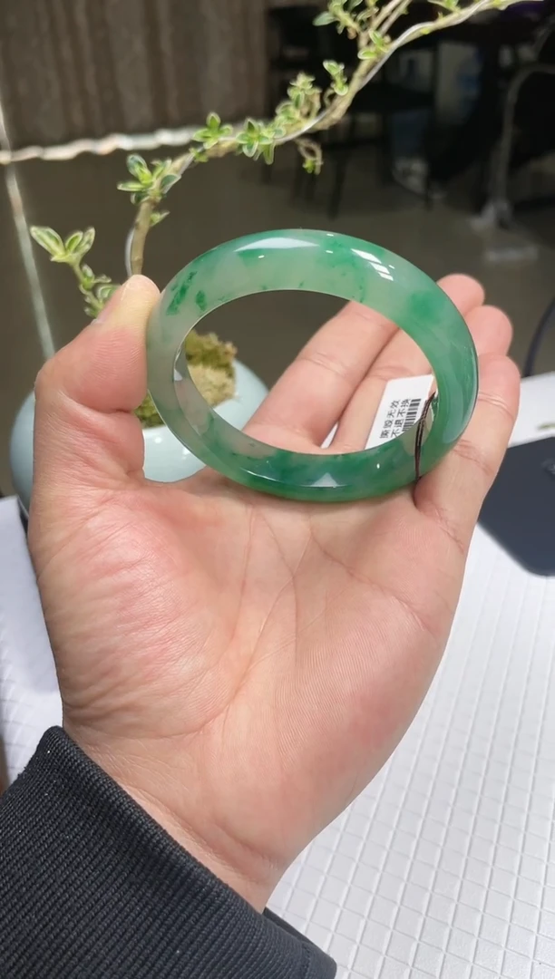 【闪购商品】石英质玉手镯未镶嵌非洲翠手镯多样性发货