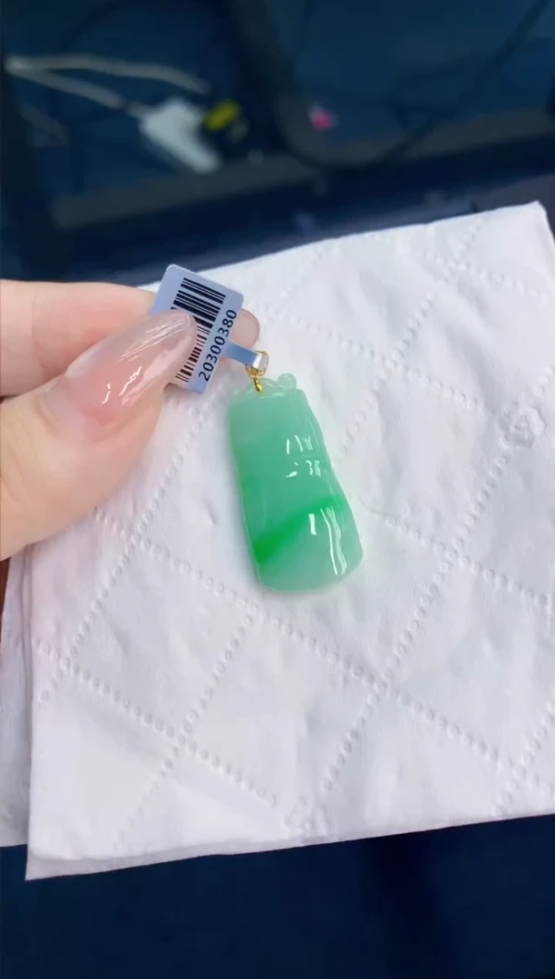 翡翠未镶嵌吊坠(不含链)1