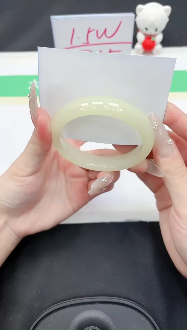 【闪购商品】石英质玉手镯未镶嵌88-56.6