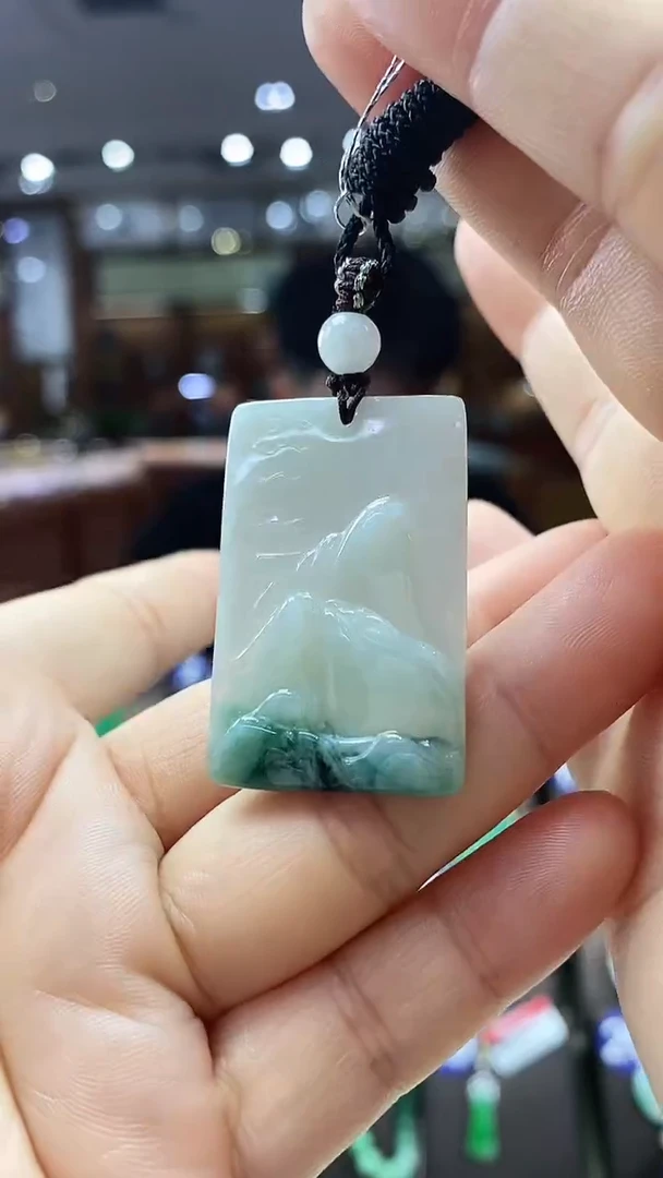 颈饰未镶嵌翡翠山水牌