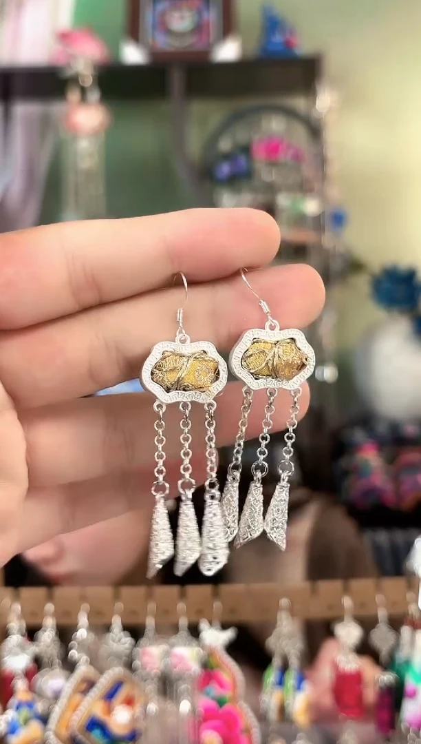 彩云南阁非遗老绣苗银饰品312