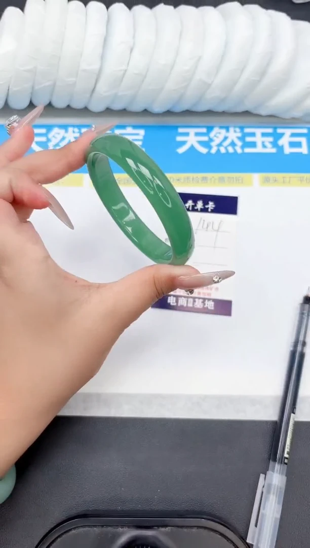 未镶嵌手镯石英质玉144-64.3