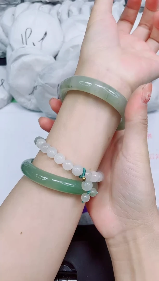 石英质玉手镯未镶嵌63-54