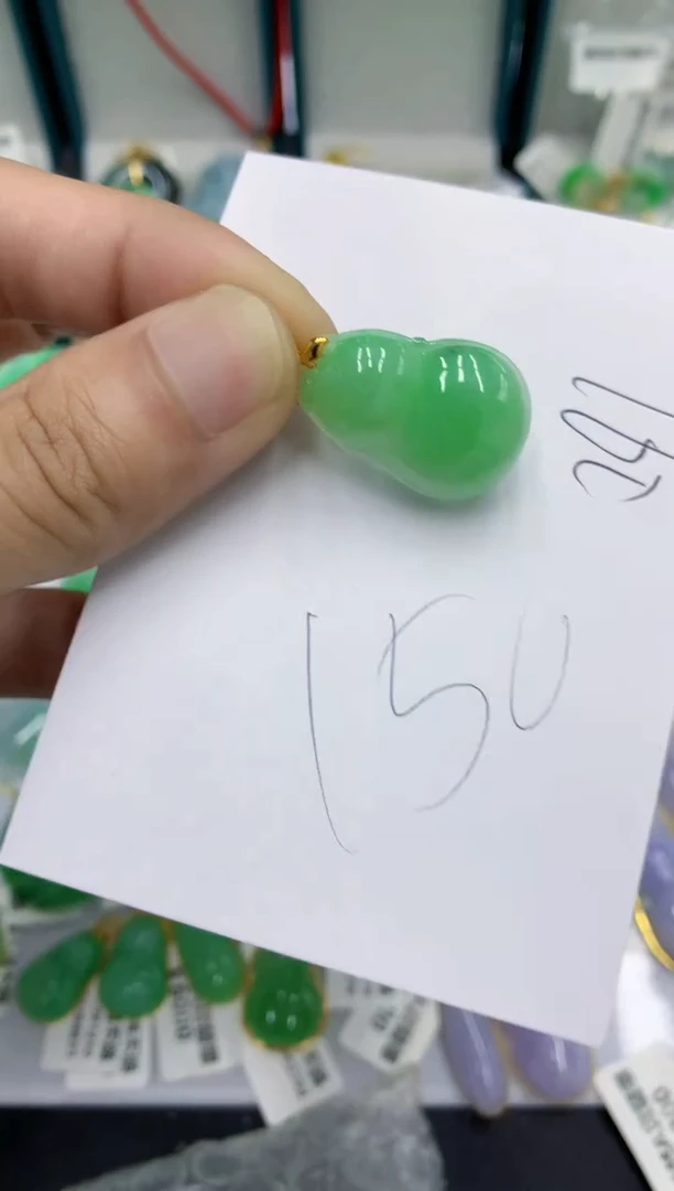 翡翠18K金镶嵌颈饰翡翠