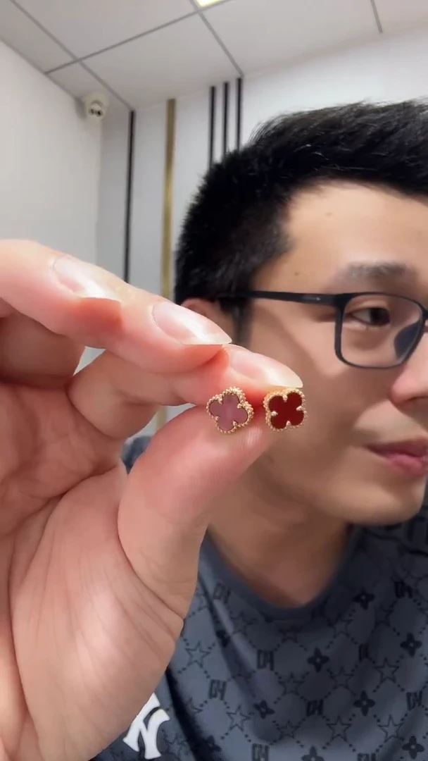 18K金镶嵌耳钉玛瑙/玉髓红色k黄，小号四叶草耳钉GHJ