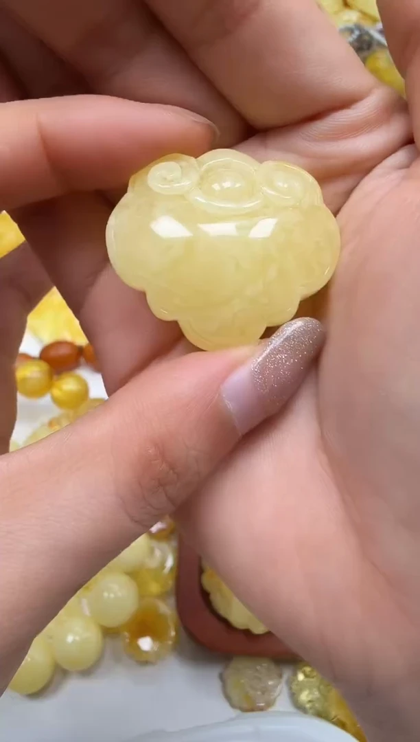 裸石琥珀未镶嵌如图