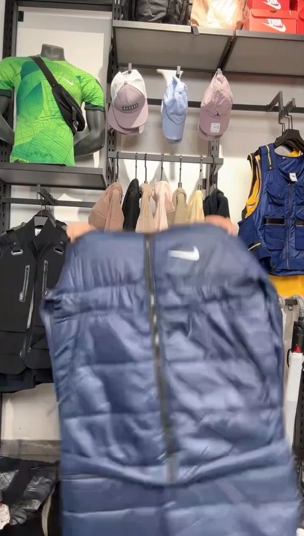1677  编码 瑕疵款直播间过款为准 尺码  M