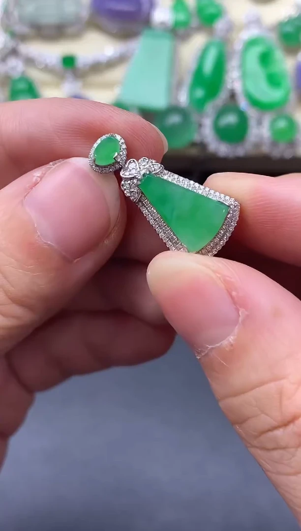 颈饰18K金镶嵌翡翠308-中国好珍宝