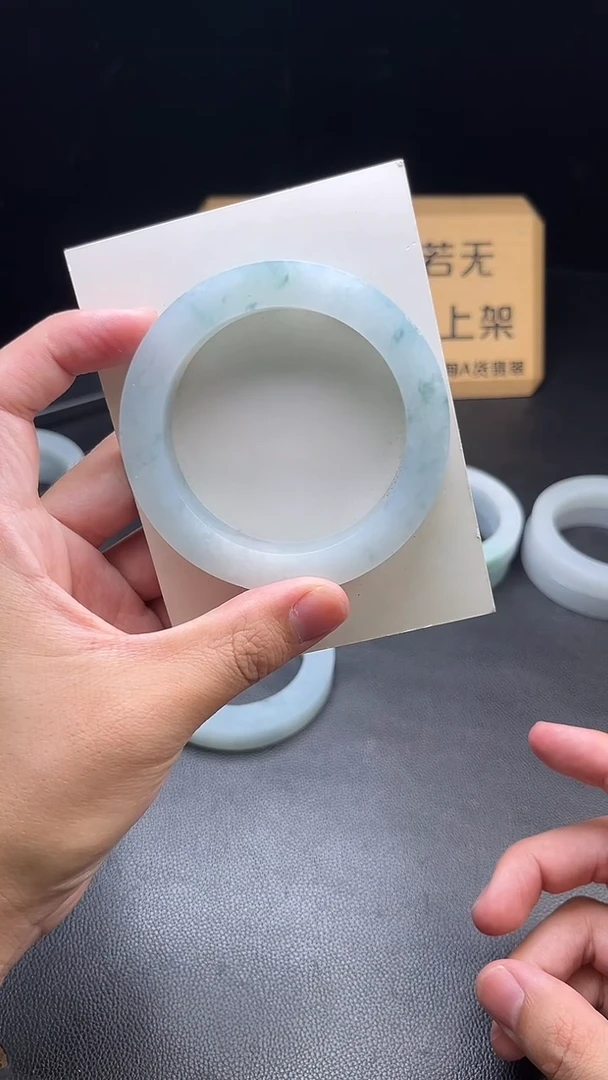 定制翡翠手镯未镶嵌大***嘻定制