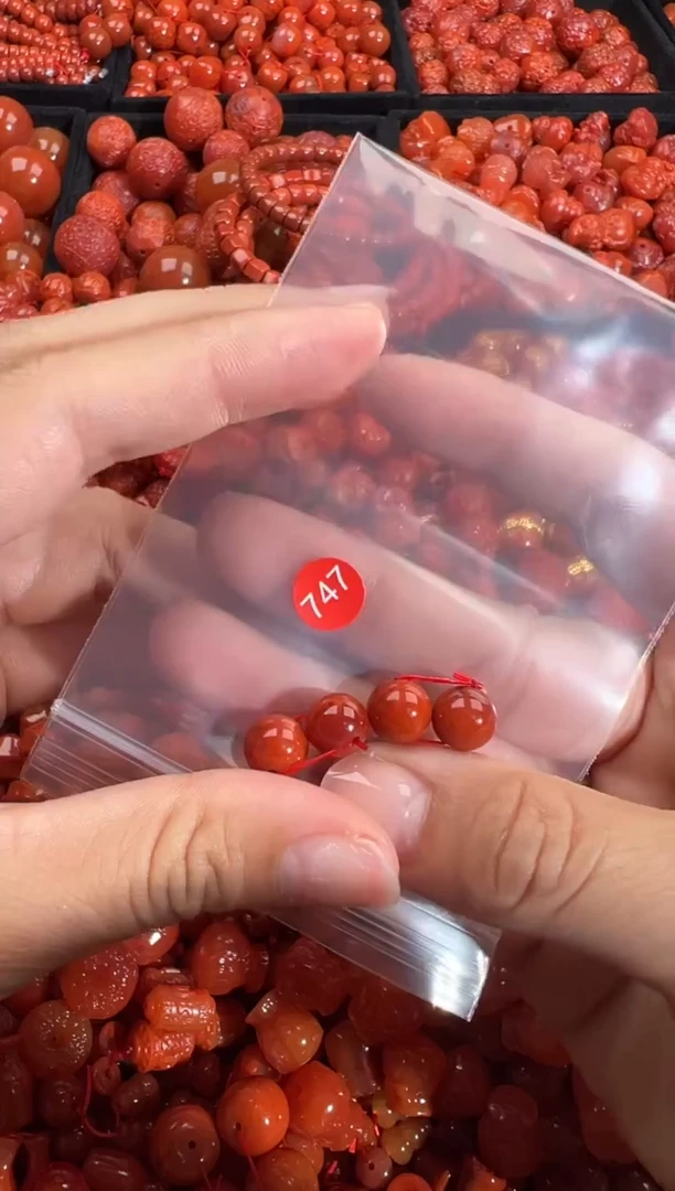 南红玛瑙未镶嵌颈饰1