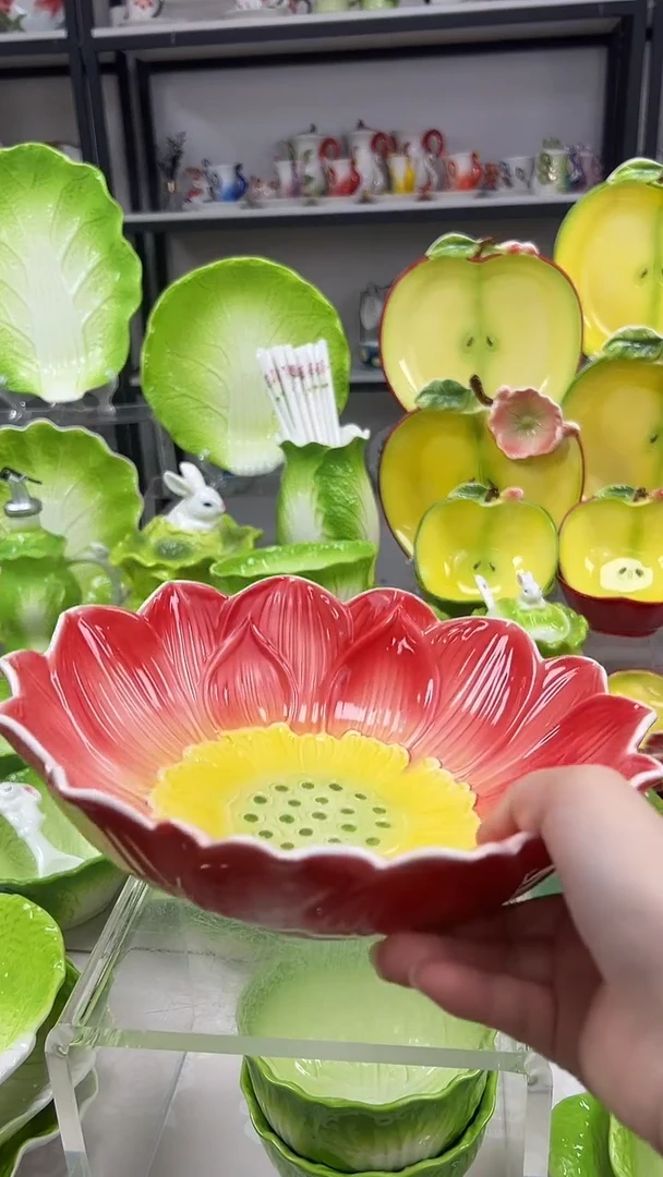 瓷红色莲花果盘，，，，