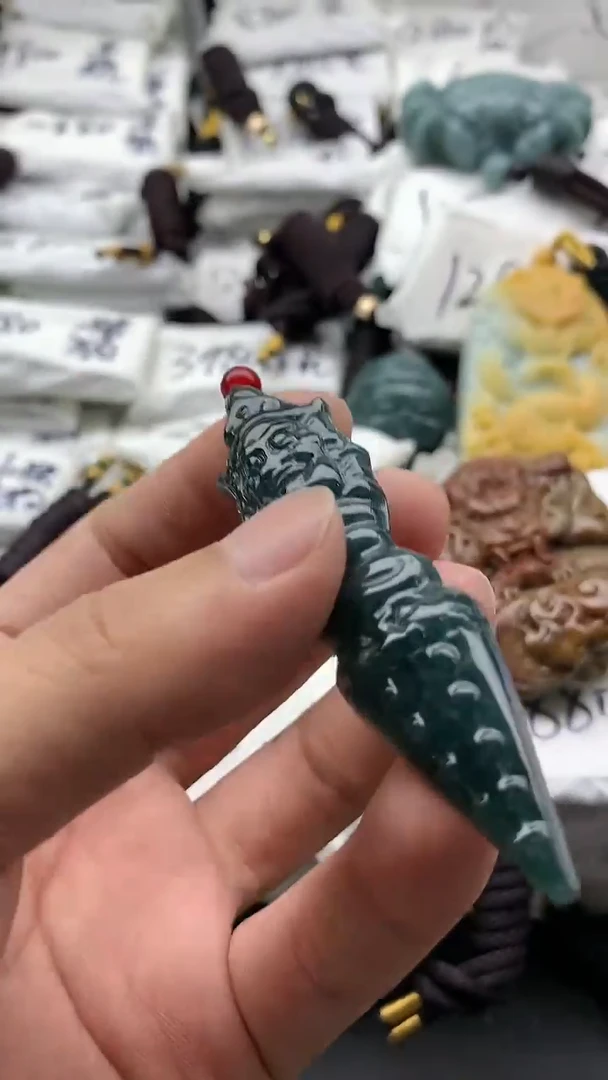 【闪购商品】翡翠颈饰未镶嵌5555555555555