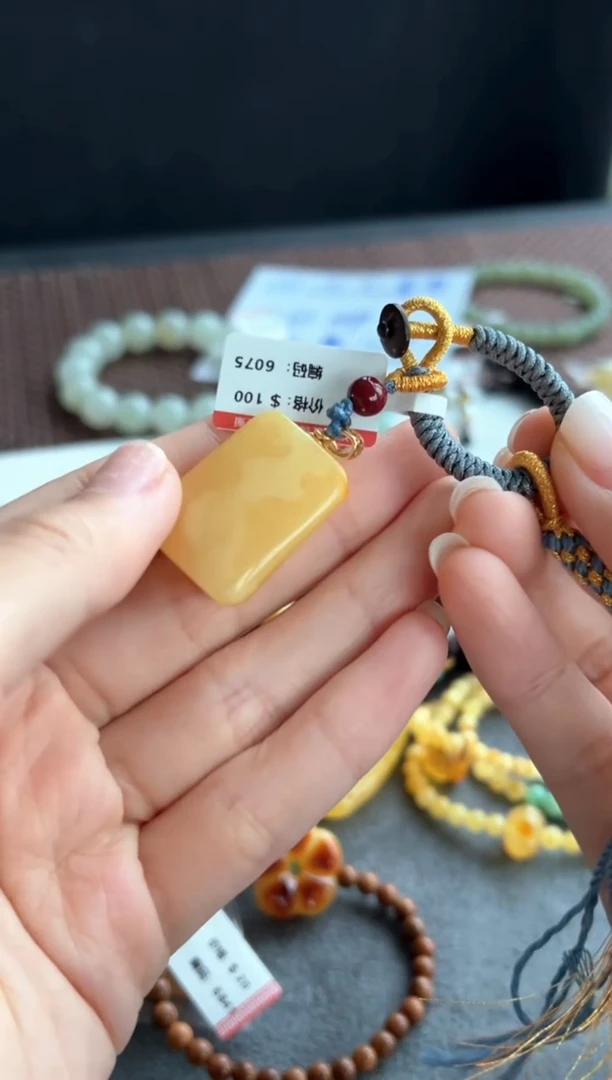 蜜蜡吊坠(不含链)未镶嵌6075买断