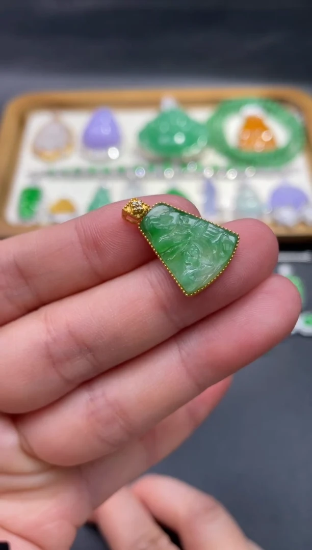 【闪购商品】翡翠颈饰18K金镶嵌12..........