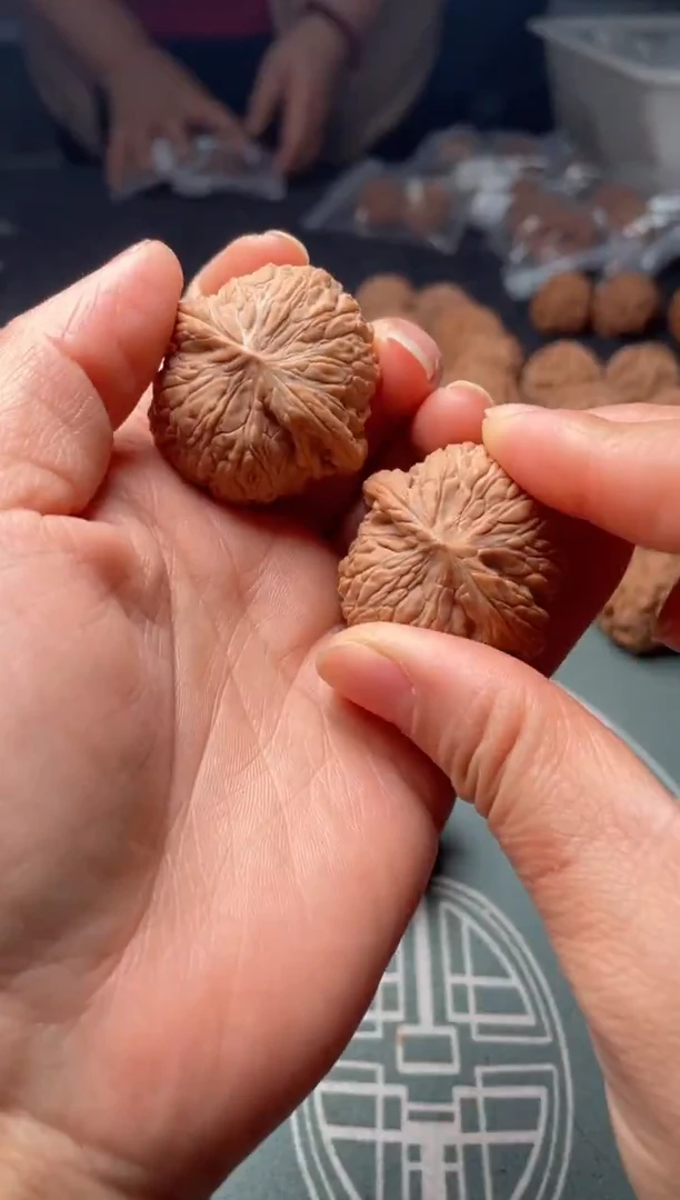 把件文玩核桃w149  绣球  37尺