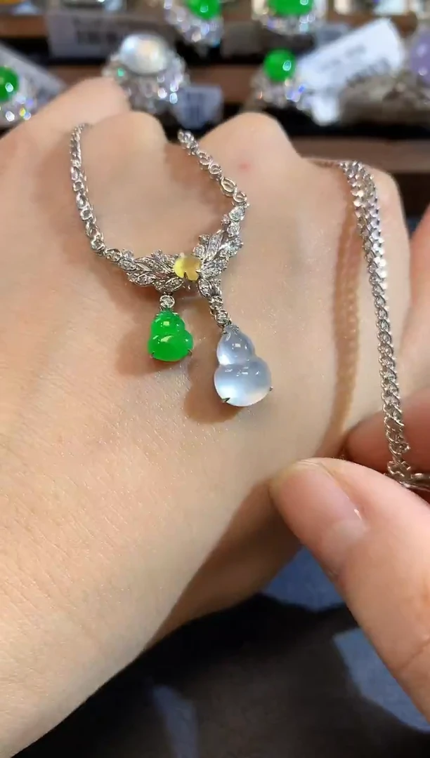 套链18K金镶嵌翡翠“****”A82