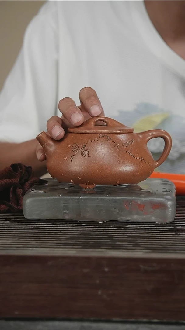 茶壶紫砂凌云，带证450CC