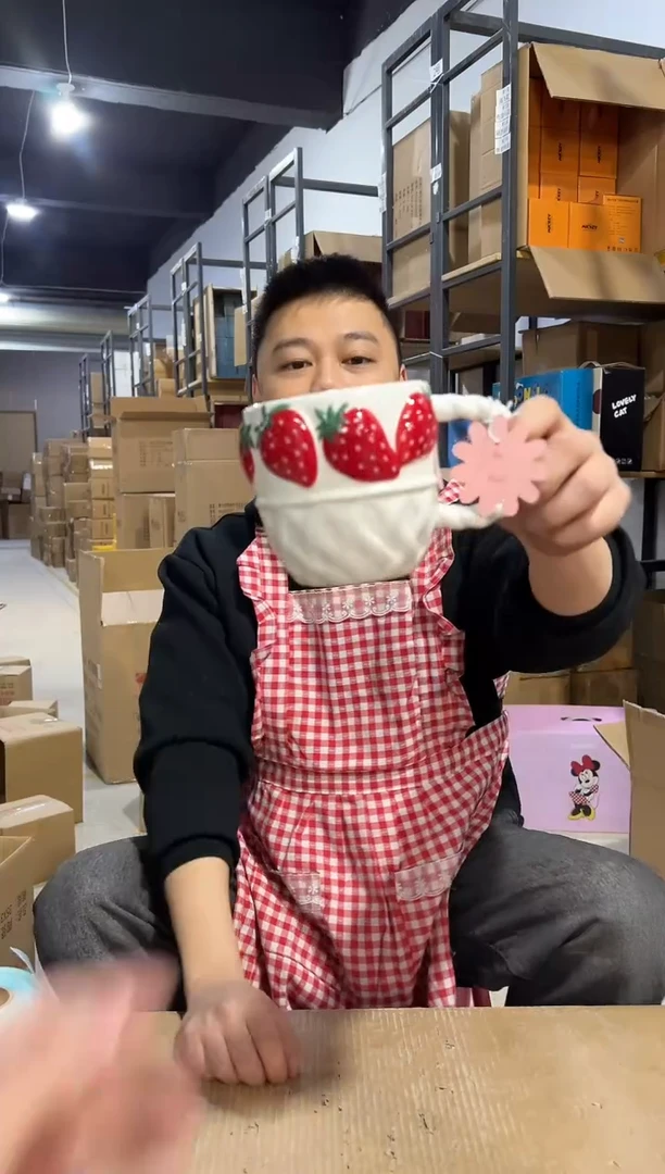 【闪购商品】杯白色草莓蛋糕水杯