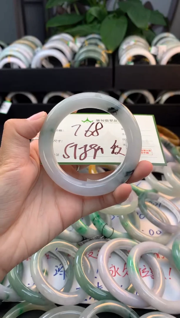 未镶嵌定制翡翠毛货需精细抛光+多人
