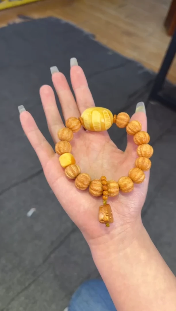 【闪购商品】石英质玉（黄龙玉）手链未镶嵌 猴头京八棱黄龙玉