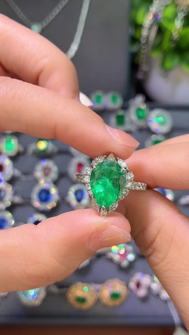 铂Pt900镶嵌戒指祖母绿-3.72克拉*哥伦比亚