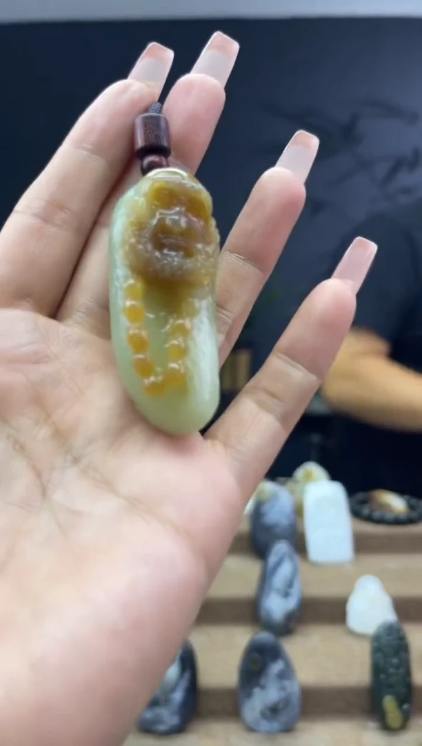 颈饰未镶嵌和田玉1