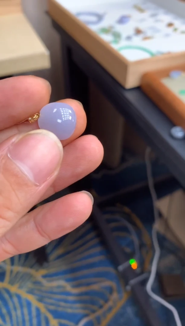 吊坠(不含链)18K金镶嵌翡翠蛋面