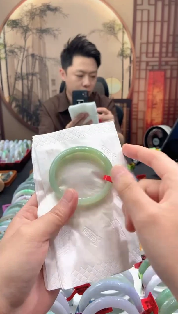 未镶嵌手镯翡翠000051352