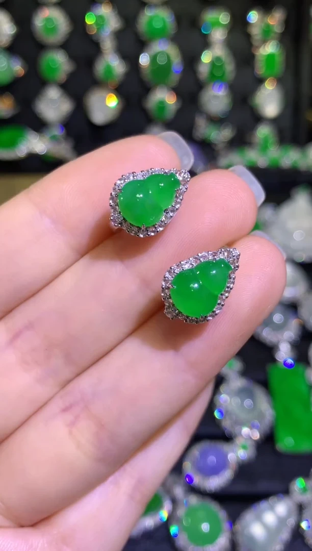 【闪购商品】翡翠耳饰18K金镶嵌高冰满绿阳绿葫芦耳包