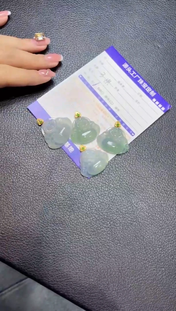 18K金镶嵌挂件翡翠/多样性发一件