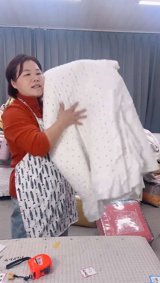 棉白色米粒绣蕾丝边2.4*2.6