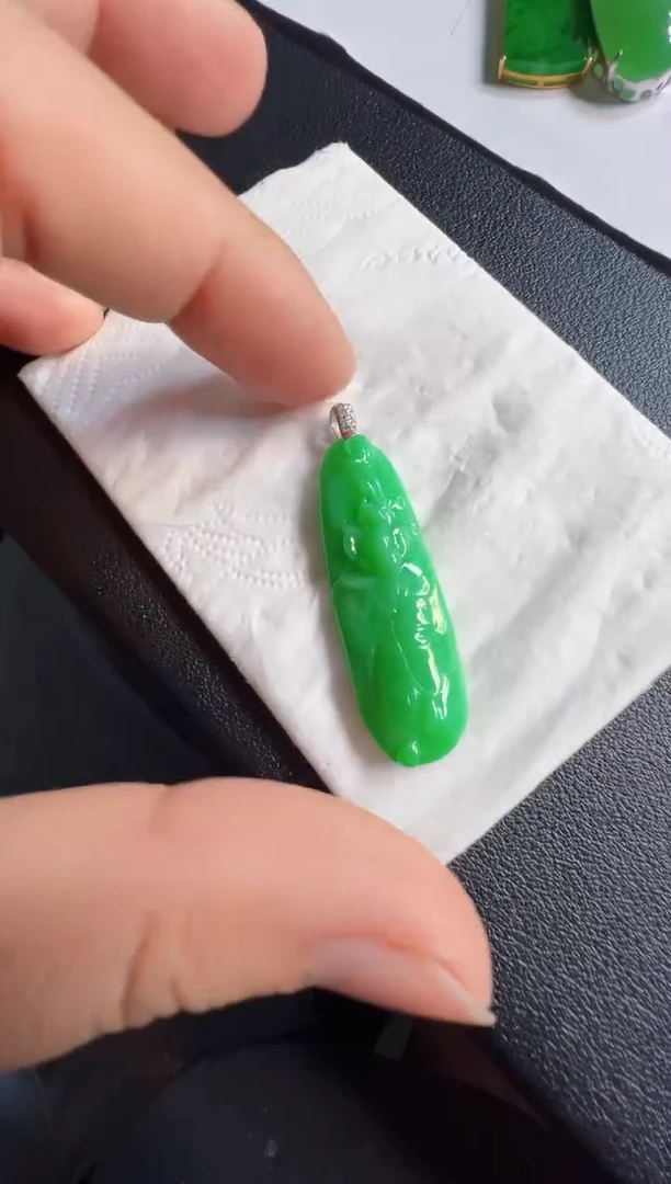 吊坠(不含链)18K金镶嵌翡翠2280