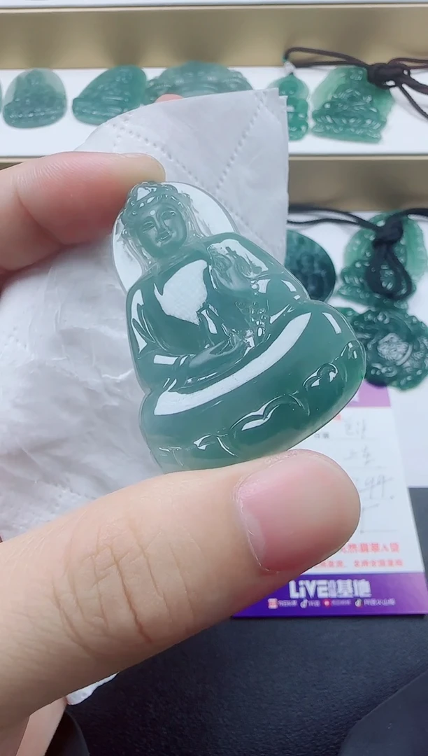 翡翠未镶嵌颈饰素衣多样性发货随机一件发货